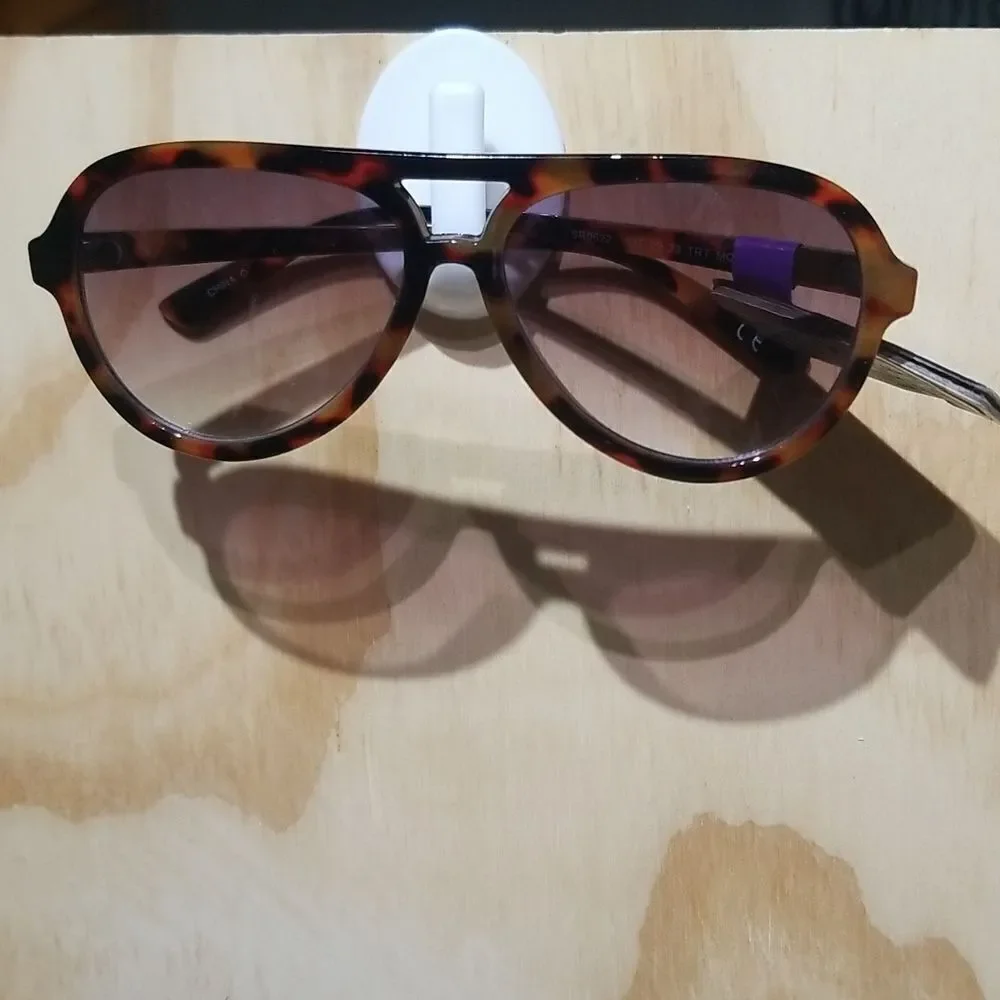 New, Unisex Sunglasses Foster Grant Brown Tort, 100% UVA-UVB Lens Protected